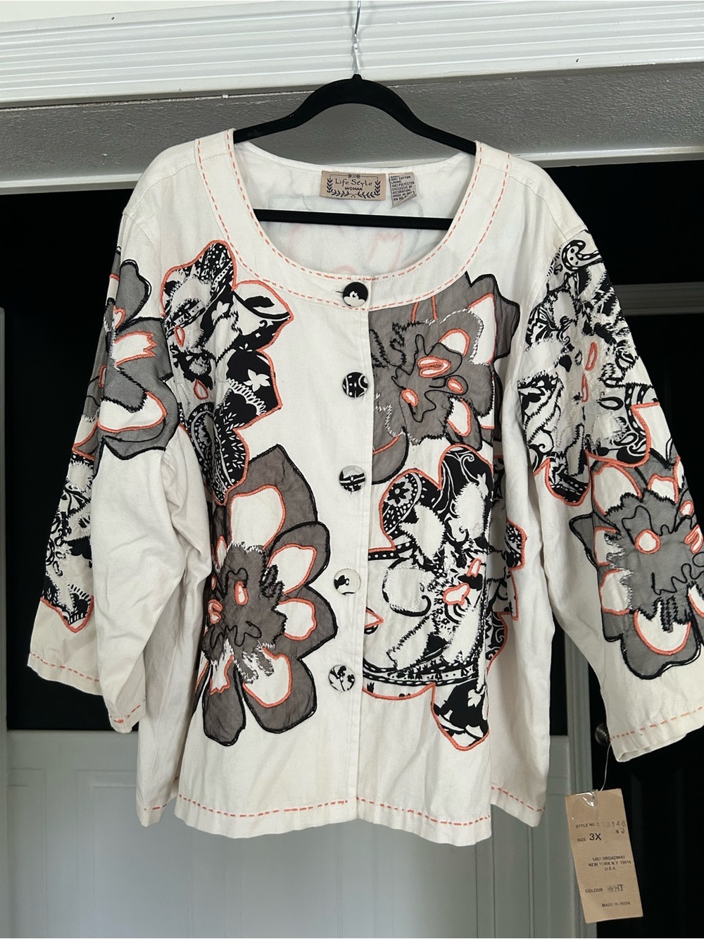 Gorgeous Women's White Button-Down Floral Embroidered Shirt